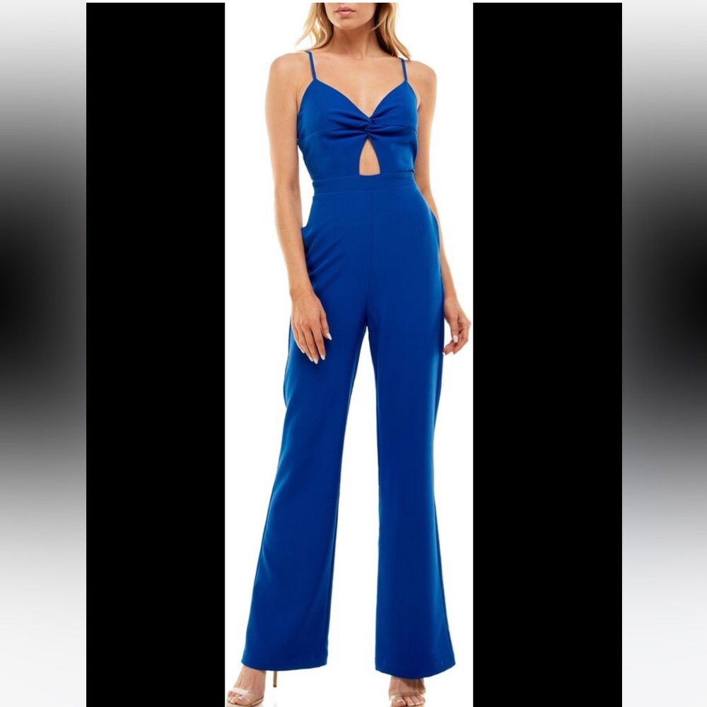 💙NWOT Socialite Twist Front Cutout Sleeveless
Jumpsuit 💙